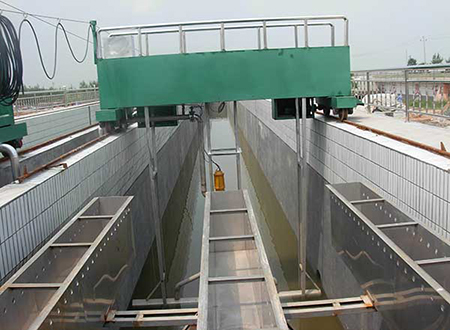 博宇環保-行車式泵吸泥機.jpg 博宇環保-行車式泵吸泥機.jpg