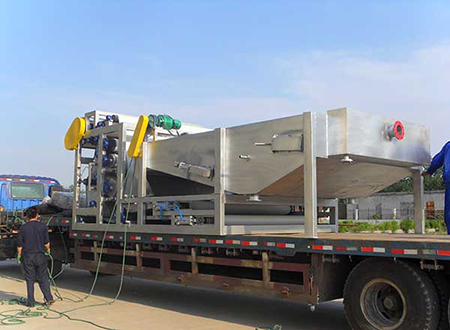 博宇環(huán)保-帶式濃縮脫水一體機(jī).jpg 博宇環(huán)保-帶式濃縮脫水一體機(jī).jpg