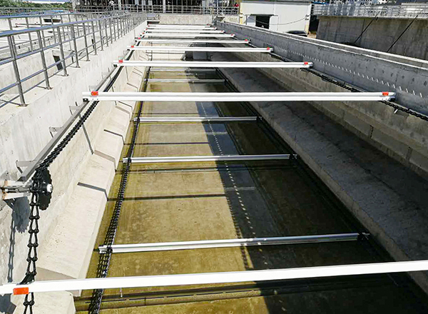 博宇環(huán)保-鏈板式刮泥機(jī).jpg 博宇環(huán)保-鏈板式刮泥機(jī).jpg