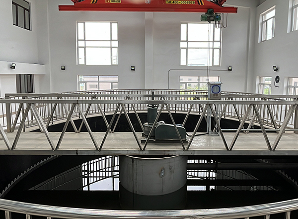 博宇環(huán)保-中心傳動濃縮機.jpg 博宇環(huán)保-中心傳動濃縮機.jpg