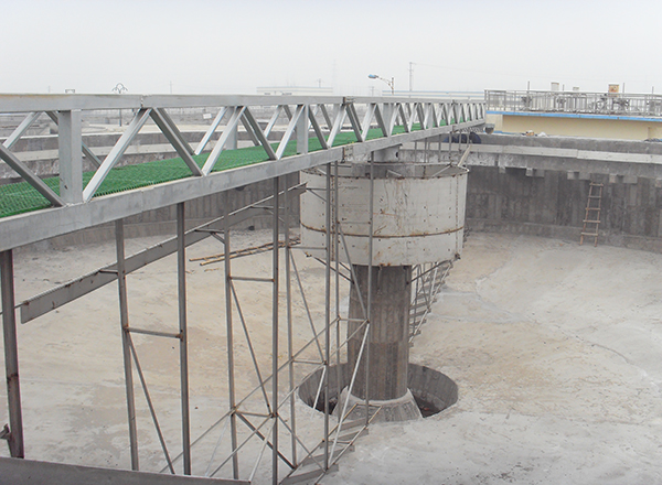 博宇環(huán)保-全橋式周邊傳動(dòng)刮泥機(jī).jpg 博宇環(huán)保-全橋式周邊傳動(dòng)刮泥機(jī).jpg