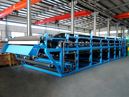 博宇環(huán)保-橡膠帶式真空過濾機.jpg 博宇環(huán)保-橡膠帶式真空過濾機.jpg